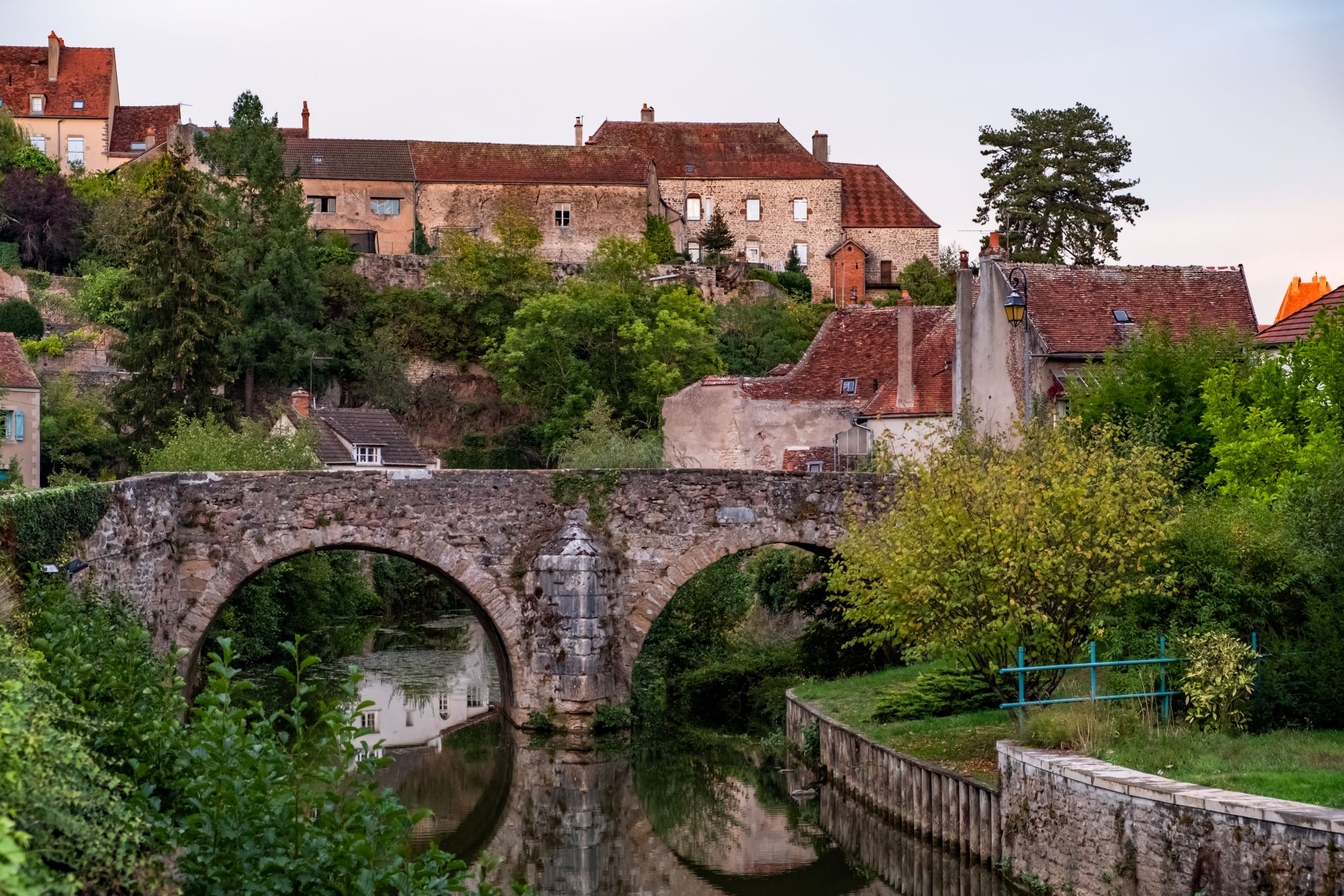 Замки, аббатства и шато. Аутентичные исторические городки и деревни Франции, где словно попадаешь в прошлое